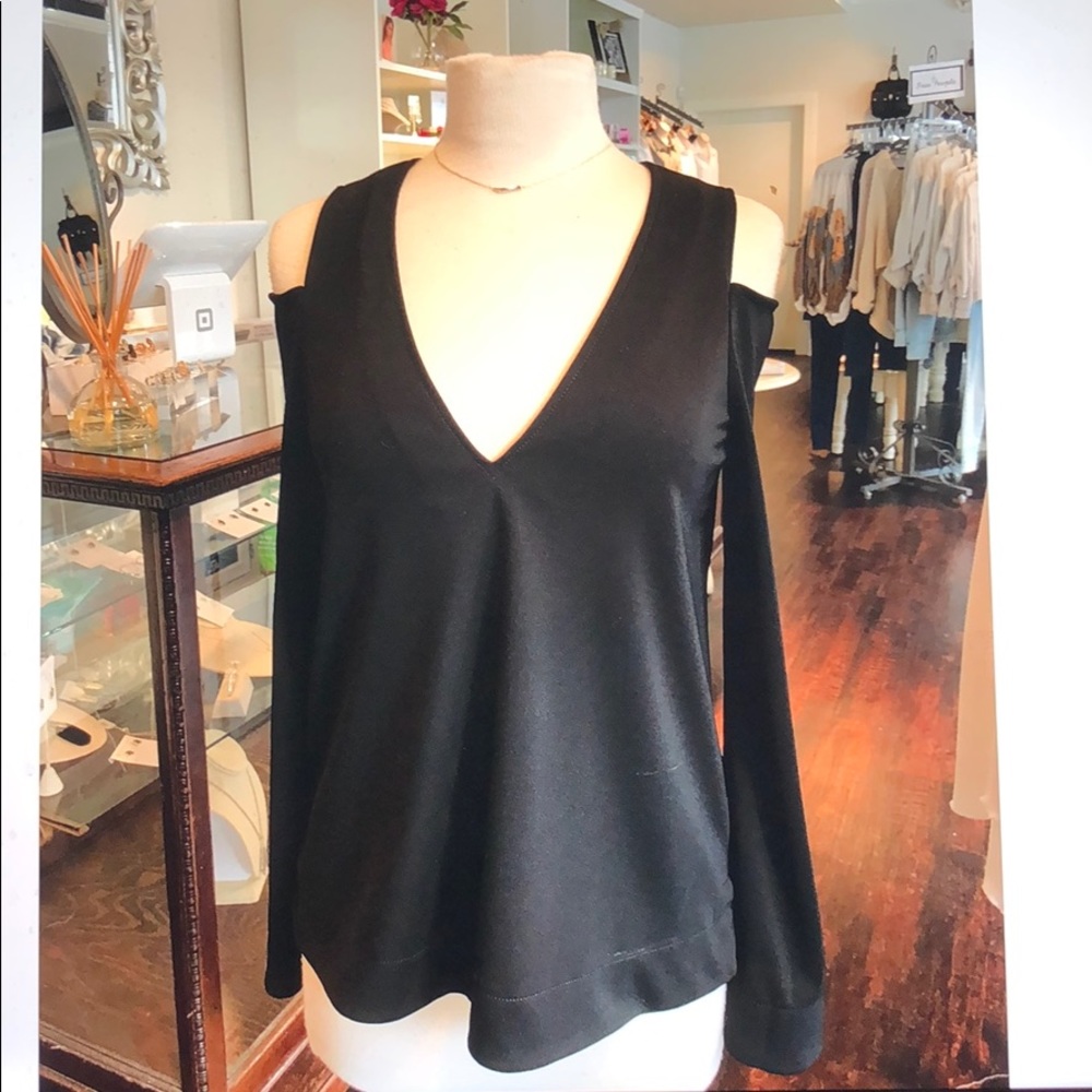 Feel the Piece Harper cold shoulder top in black